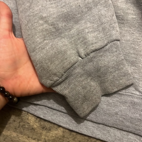 2007 Christmas Disneyland sweater - Picture 2 of 4